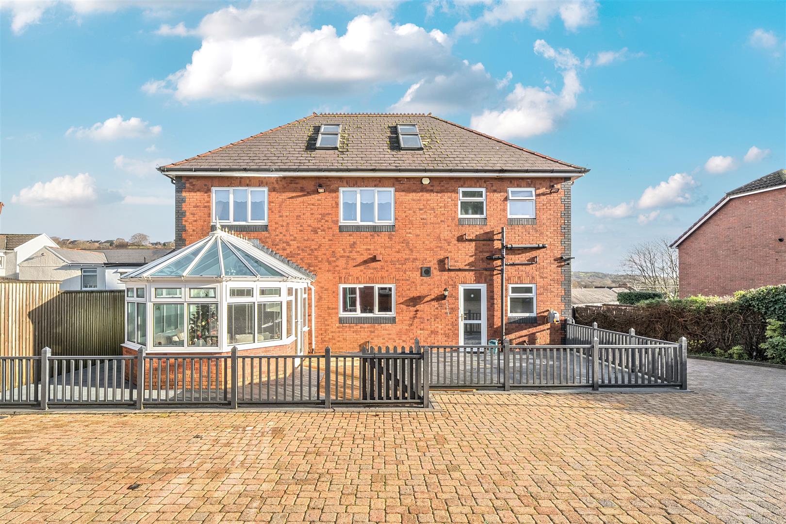 Heol Y Parc, Pontarddulais, Swansea, SA4 0XF